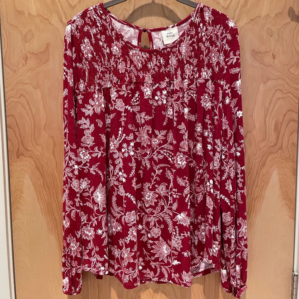 EUC Knox Rose long sleeve smocked floral knit swing top in red/white, size M